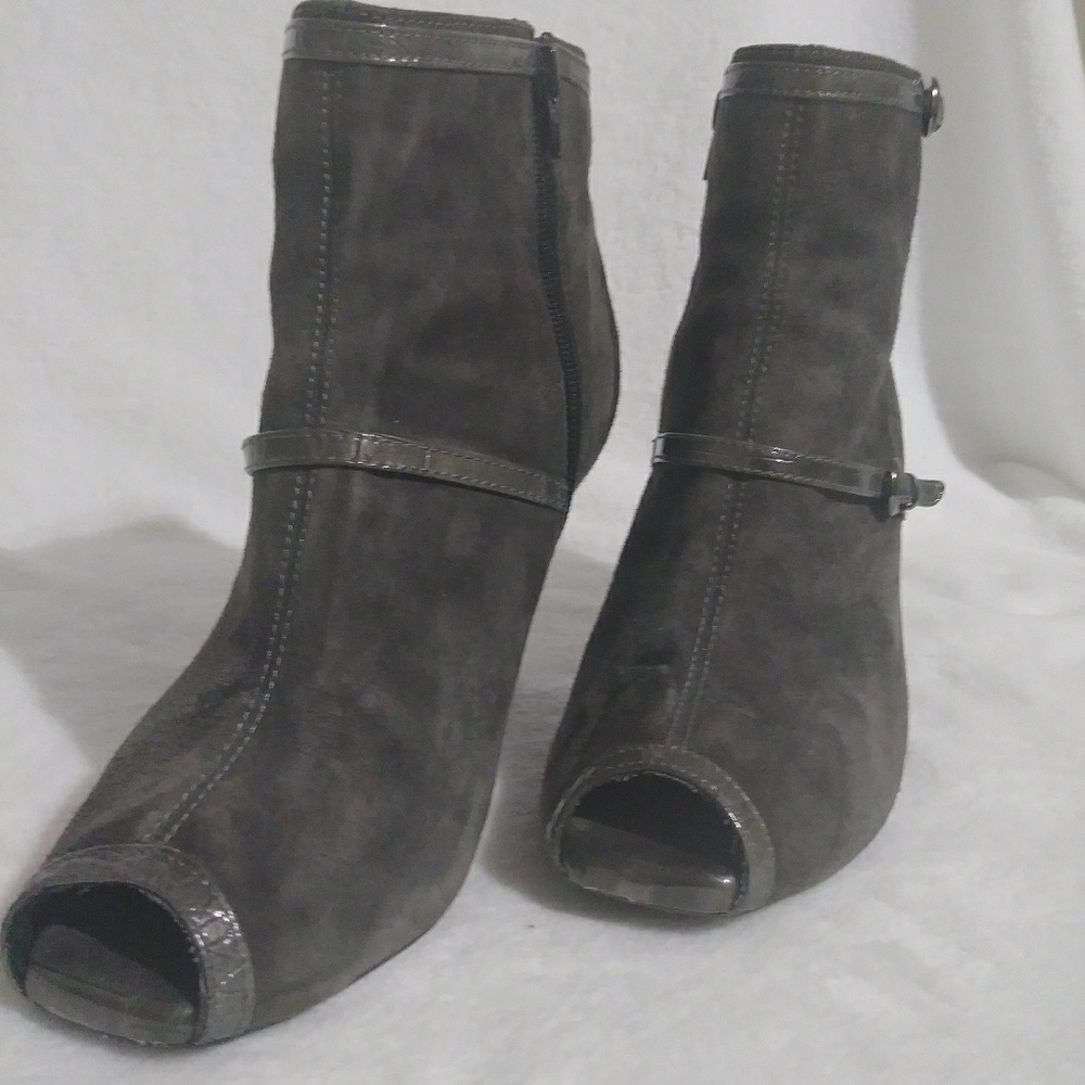 🎯 Worthington Suede Peep Toe Booties 8.5M